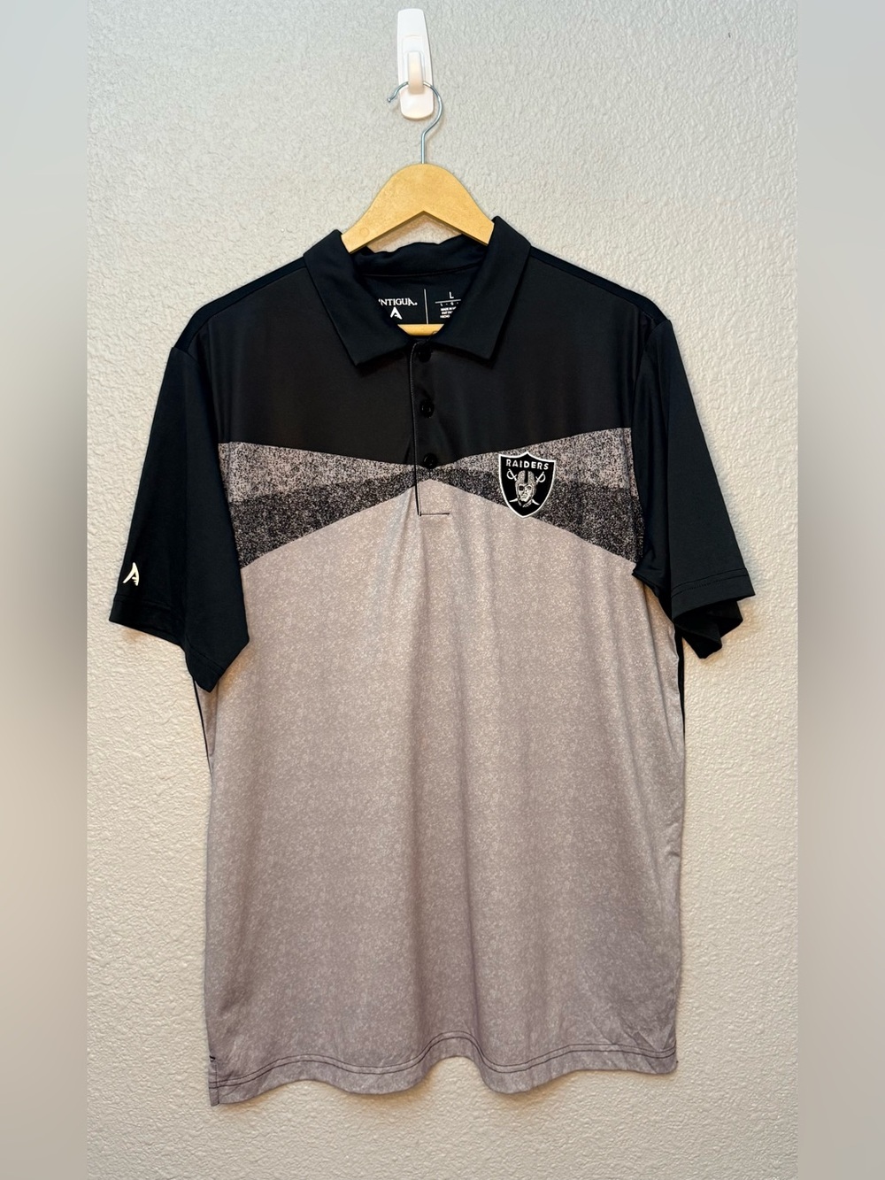 Antigua | Las Vegas Raiders Colorblock Polo | Silver & Grey | Size Large